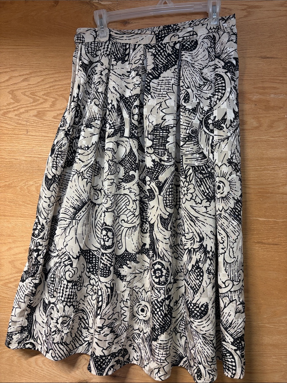 Cinnamon Stick California Vintage Black & Cream  Floral Print Women's Maxi Skirt